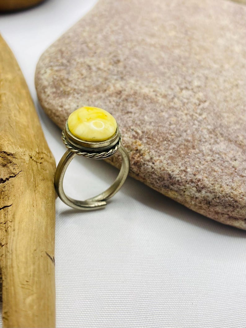 Regulējams vintāžas dzintara gredzens no 1980. gadiem