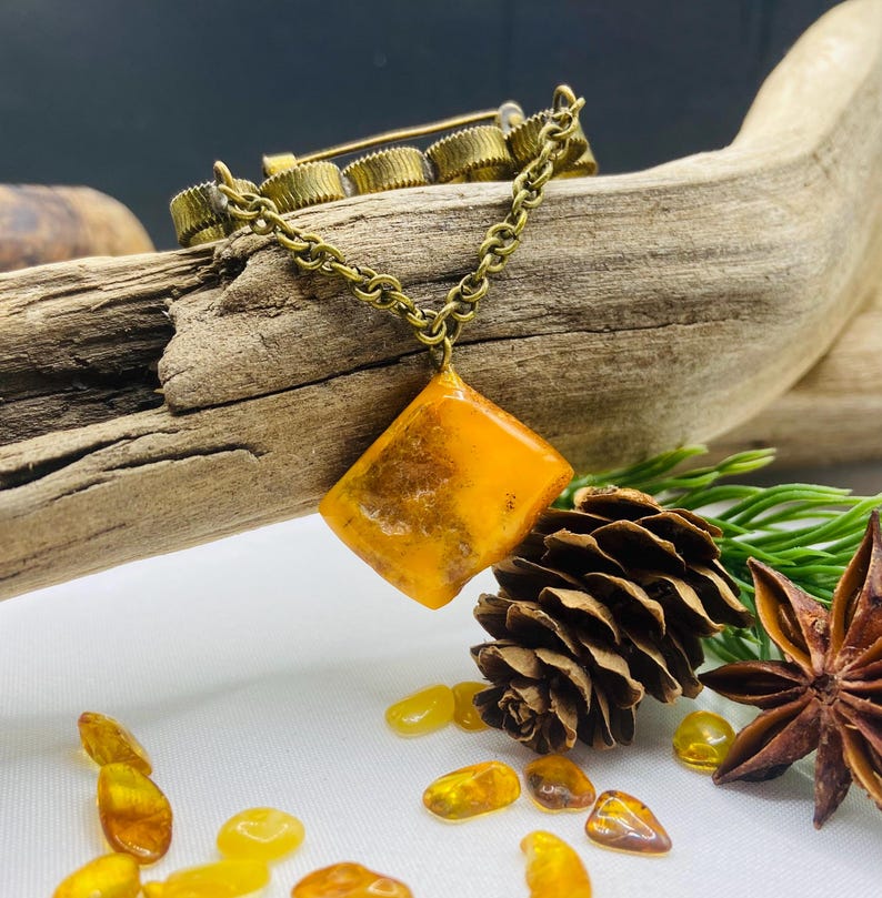 56548094-r-il-8d2e04-7676769400-il_794xN.7676769400_d4lz Vecmodīga Baltijas dzintara padomju piespraude no 1980. gadiem