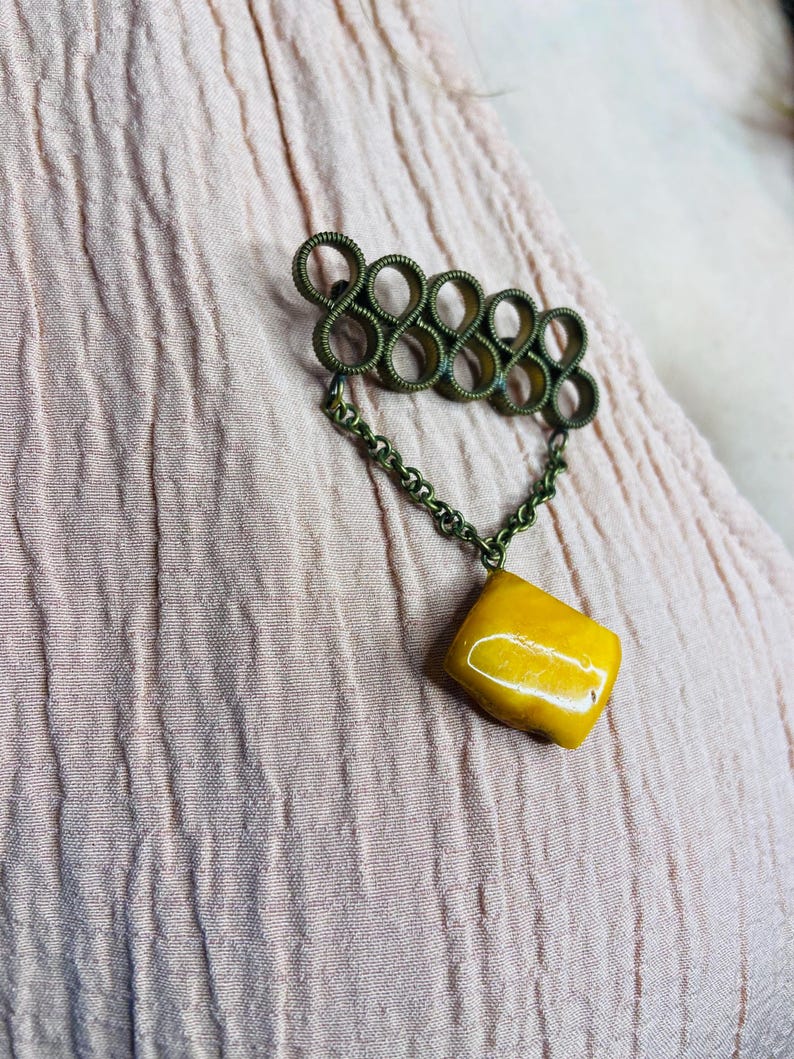 56548094-r-il-9a116e-7676769452-il_794xN.7676769452_70tb Vecmodīga Baltijas dzintara padomju piespraude no 1980. gadiem