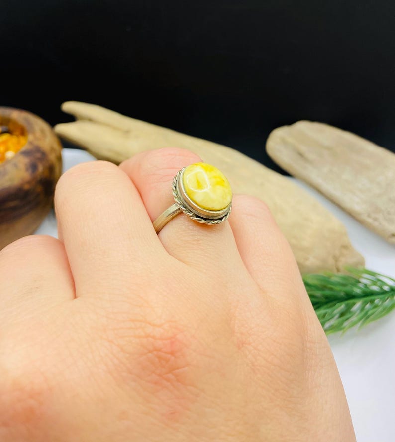 Regulējams vintāžas dzintara gredzens no 1980. gadiem