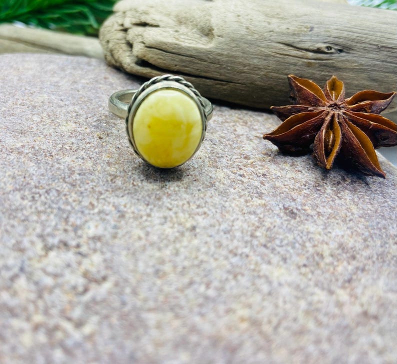 Regulējams vintāžas dzintara gredzens no 1980. gadiem