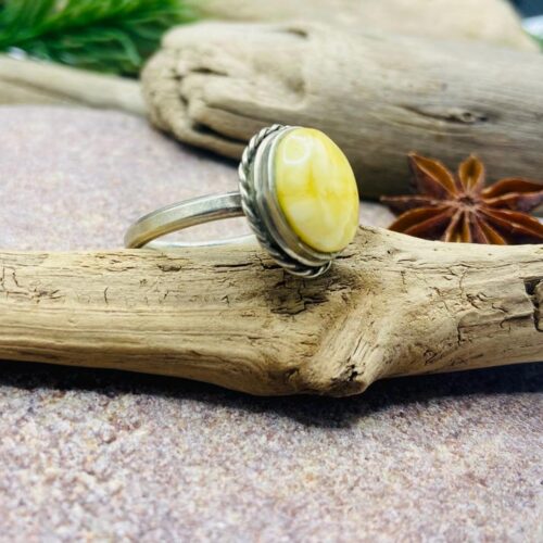 Regulējams vintāžas dzintara gredzens no 1980. gadiem