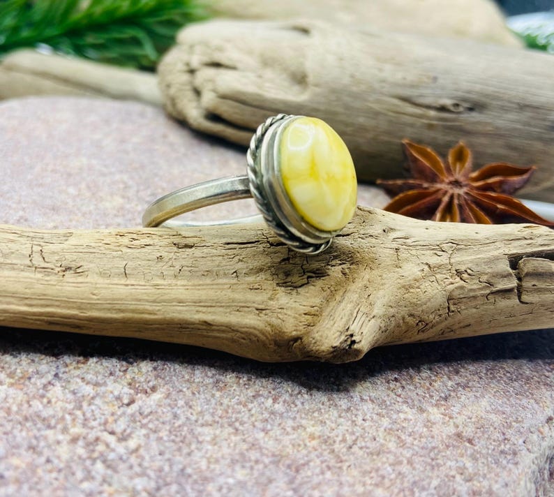 Regulējams vintāžas dzintara gredzens no 1980. gadiem