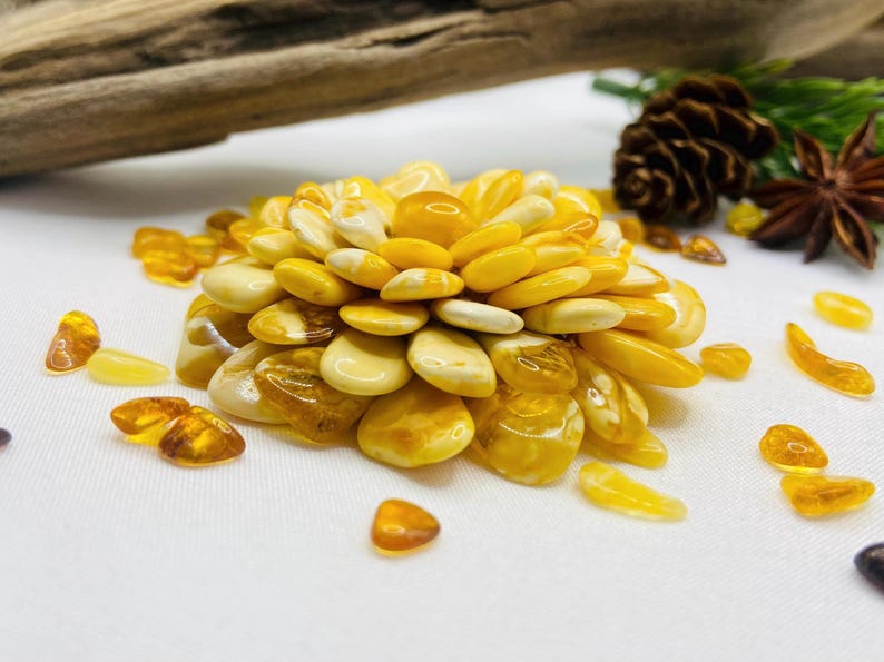 Izšūta vintāžas dzintara puķes broša, Ļoti unikāls roku darbs