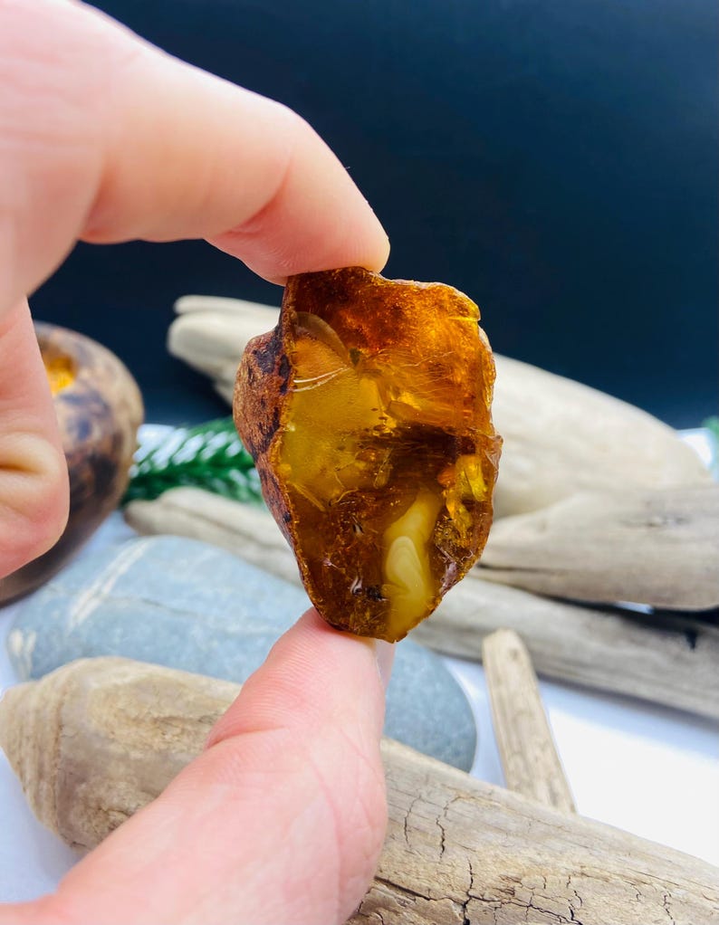 Ļoti īpašs Baltijas dzintara neapstrādāts gabals -14 grami