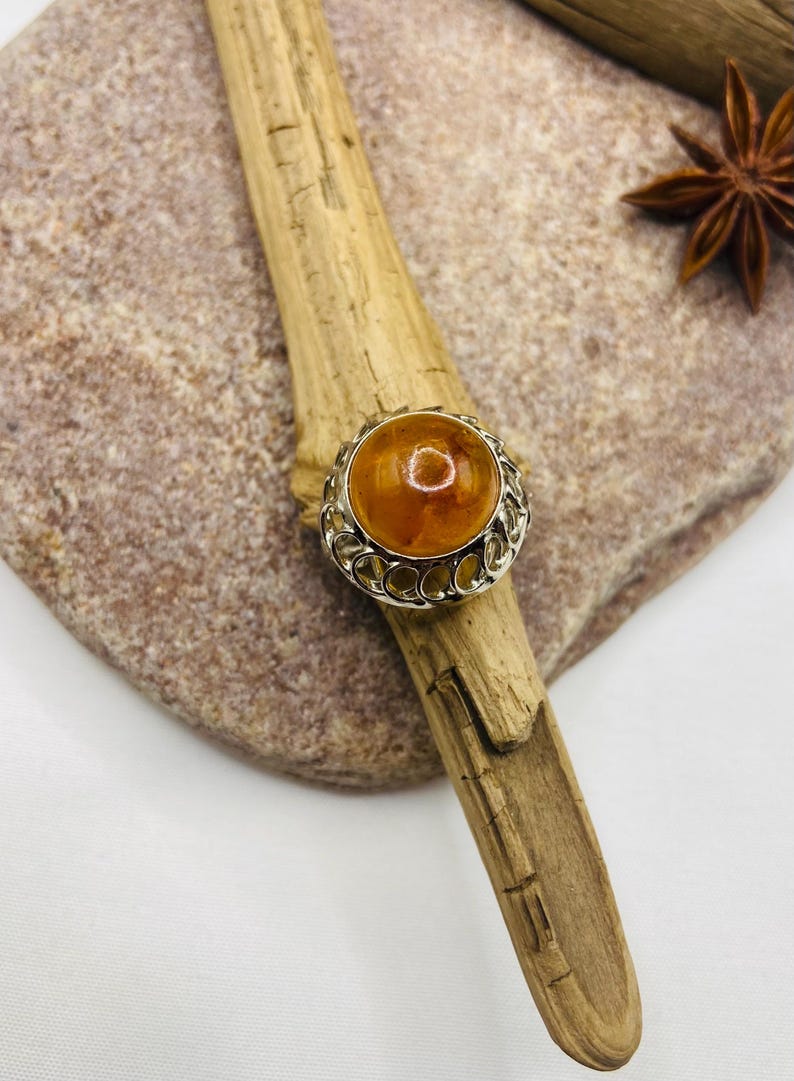Retro stila gredzens no Baltijas dzintara un metāla, 18 izmērs