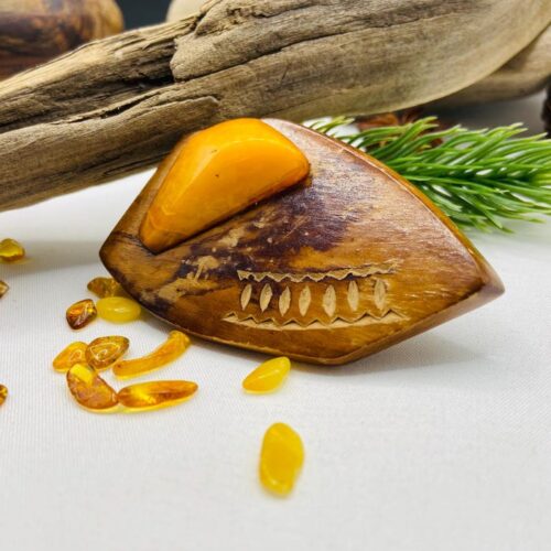 56548094-r-il-d15193-7720691679-il_794xN.7720691679_icqm Ļoti veca vintāžas dzintara un koka broša no 1970. gadiem