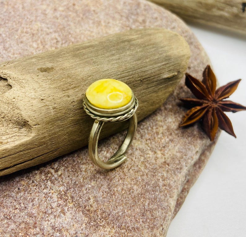 Regulējams vintāžas dzintara gredzens no 1980. gadiem