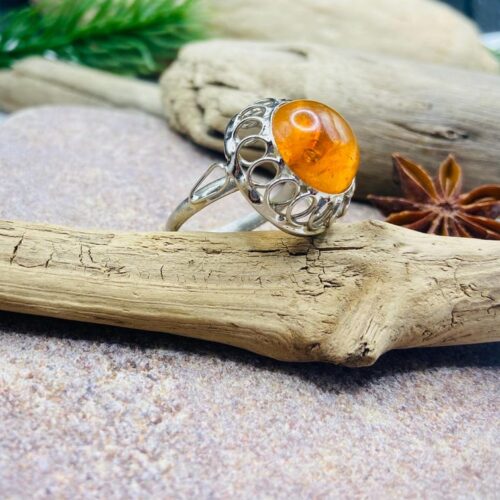 Retro stila gredzens no Baltijas dzintara un metāla, 18 izmērs