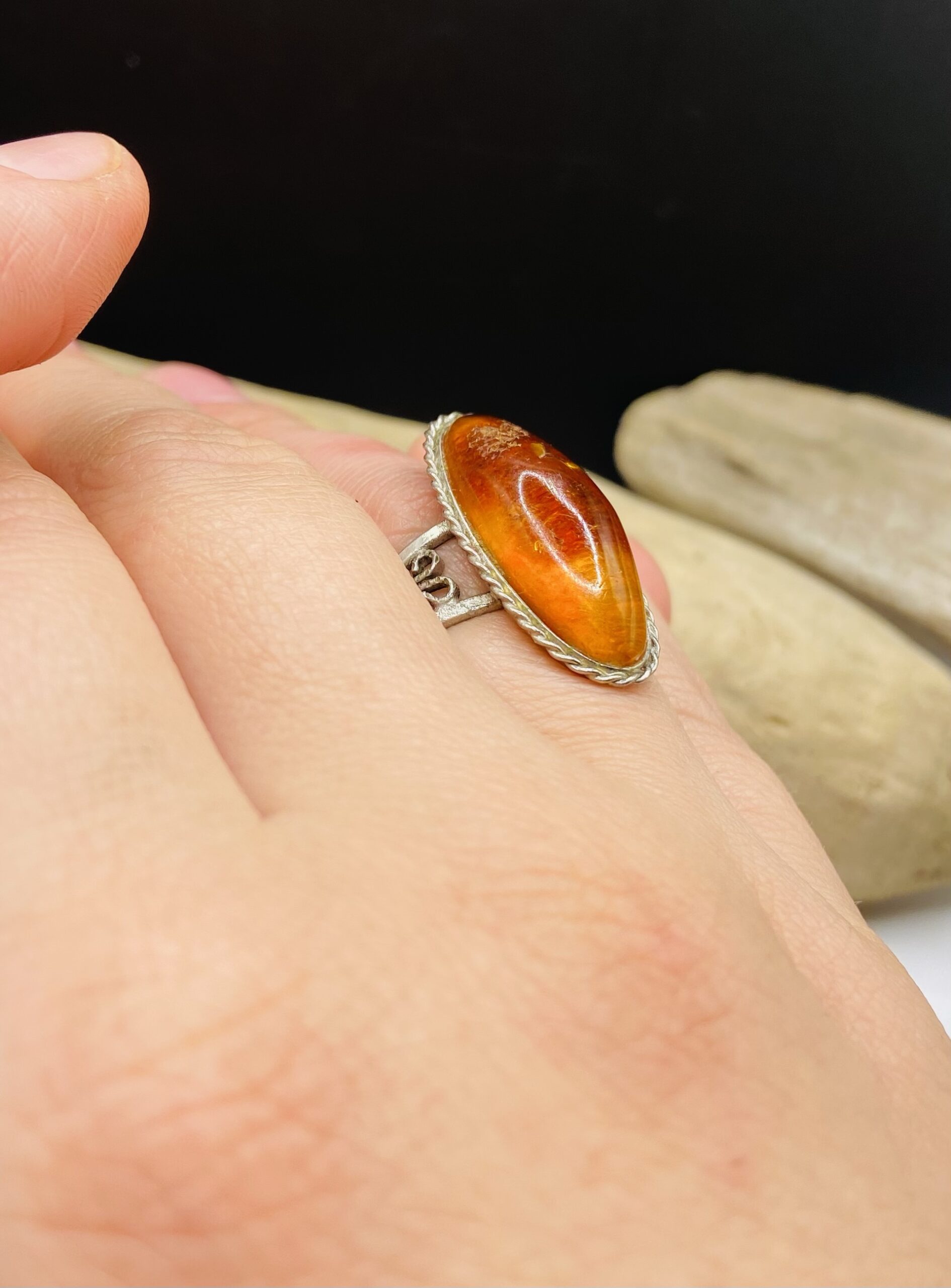 Padomju laika Baltija dzintara vintāžas gredzens 17 izmērs