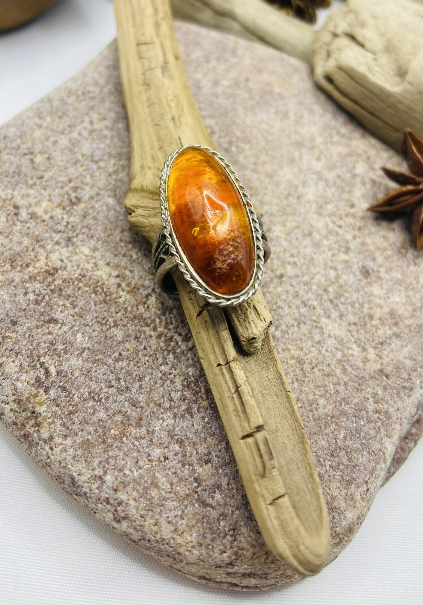 Padomju laika Baltija dzintara vintāžas gredzens 17 izmērs