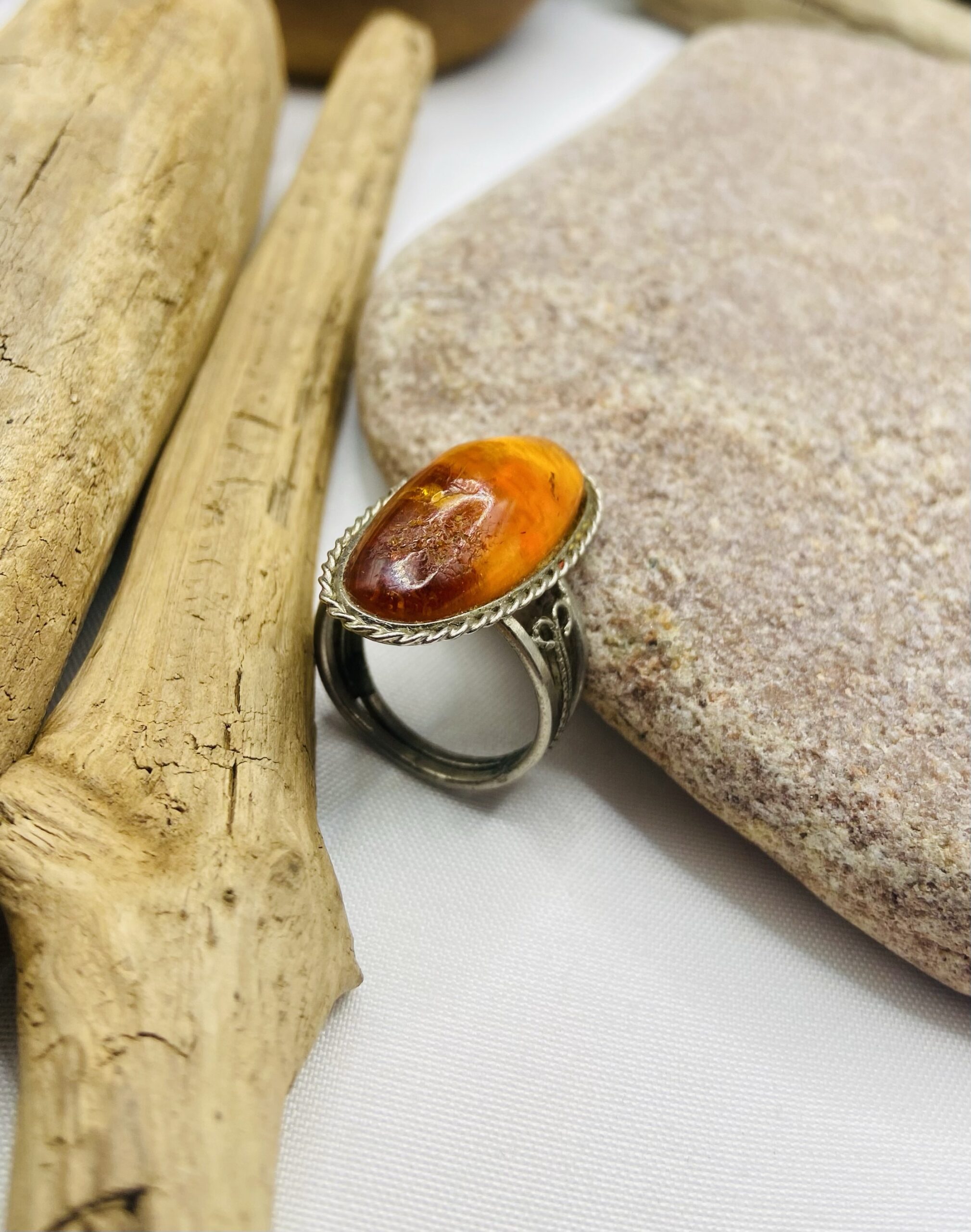 Padomju laika Baltija dzintara vintāžas gredzens 17 izmērs