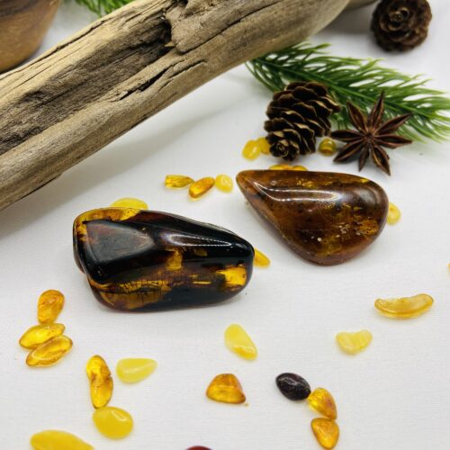 Dzintara tumšās krāsas piespraudes lielā izmērā