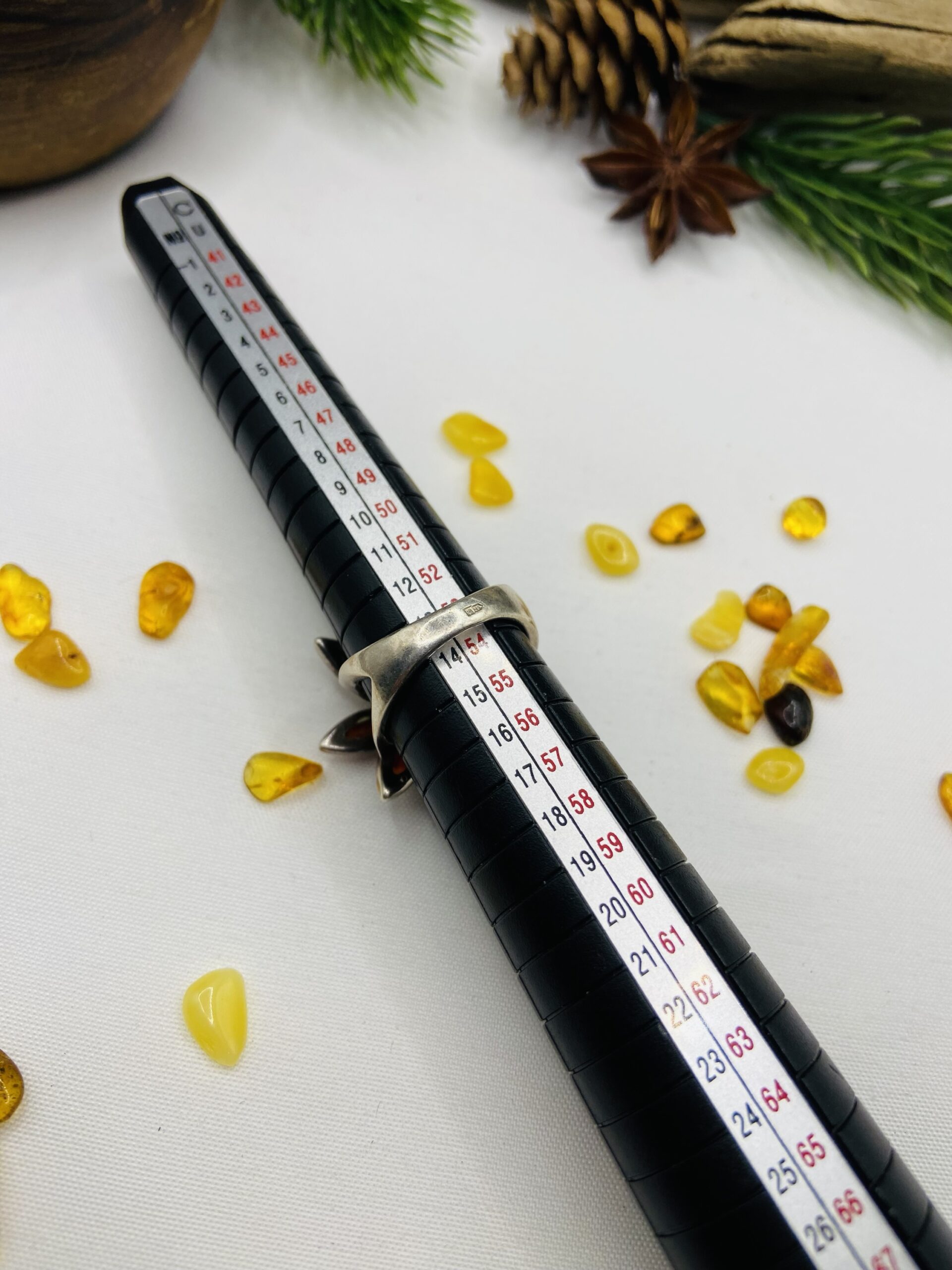 img_7933 Vintāžas sudraba gredzens ar perfekti iestrādātu dzintaru 17 izmērs