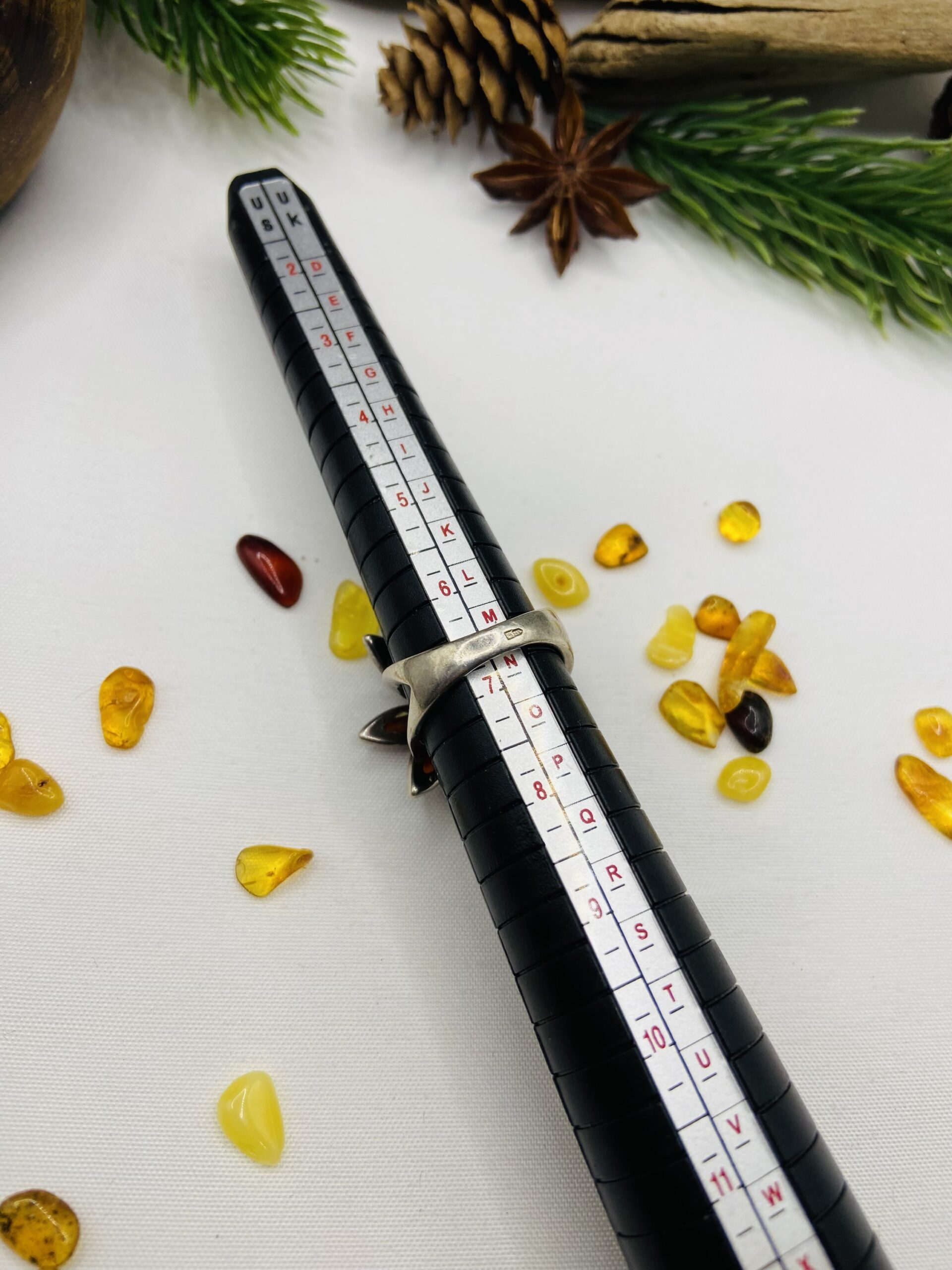 img_7934 Vintāžas sudraba gredzens ar perfekti iestrādātu dzintaru 17 izmērs