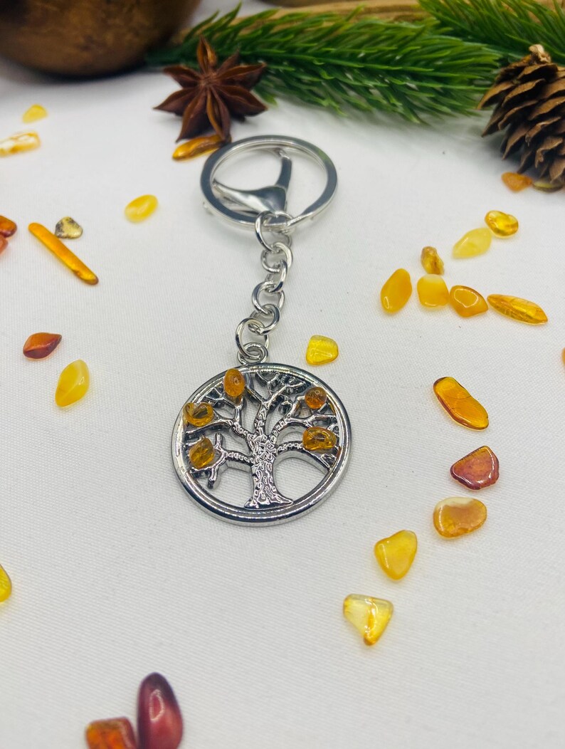 Baltijas Dzintara metāliski piekariņi ar dzīvības koku