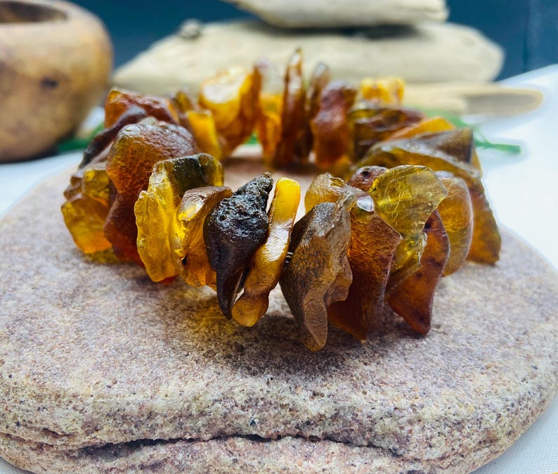 Milzīga izmēra dzintara aproce gan sievietēm, gan vīriešiem