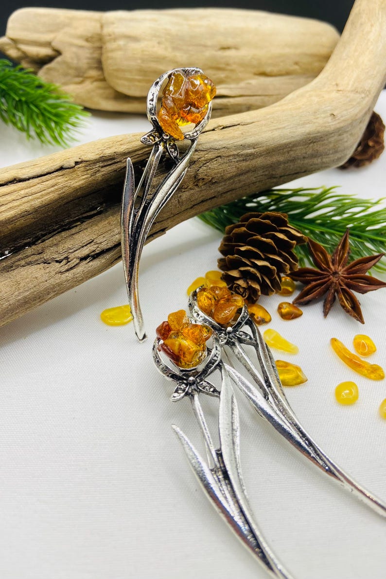 Baltijas Dzintara Rozes broša no medicīniskā metāla