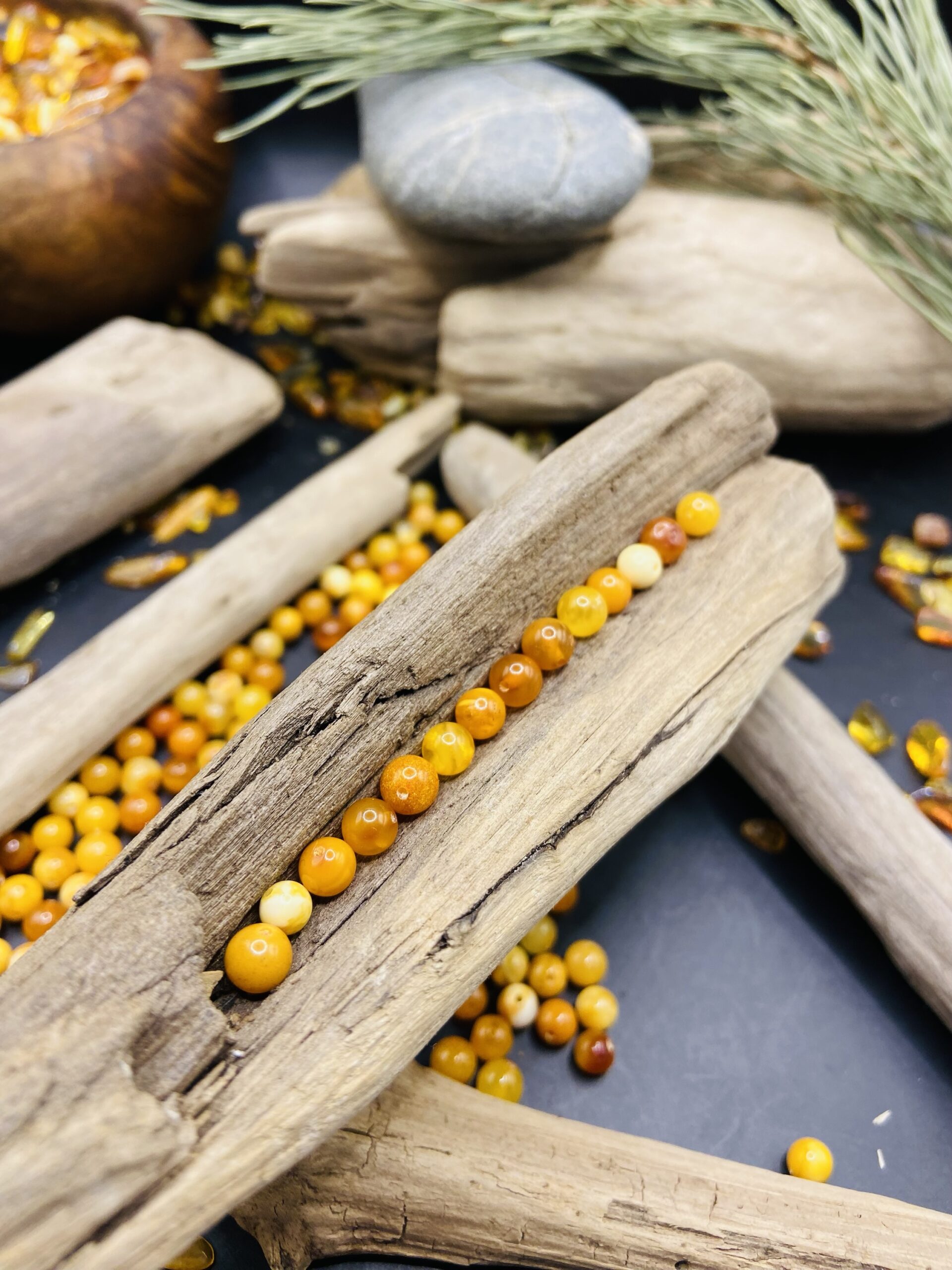 5mm Uguns krāsas dzintara apaļās pērlītes