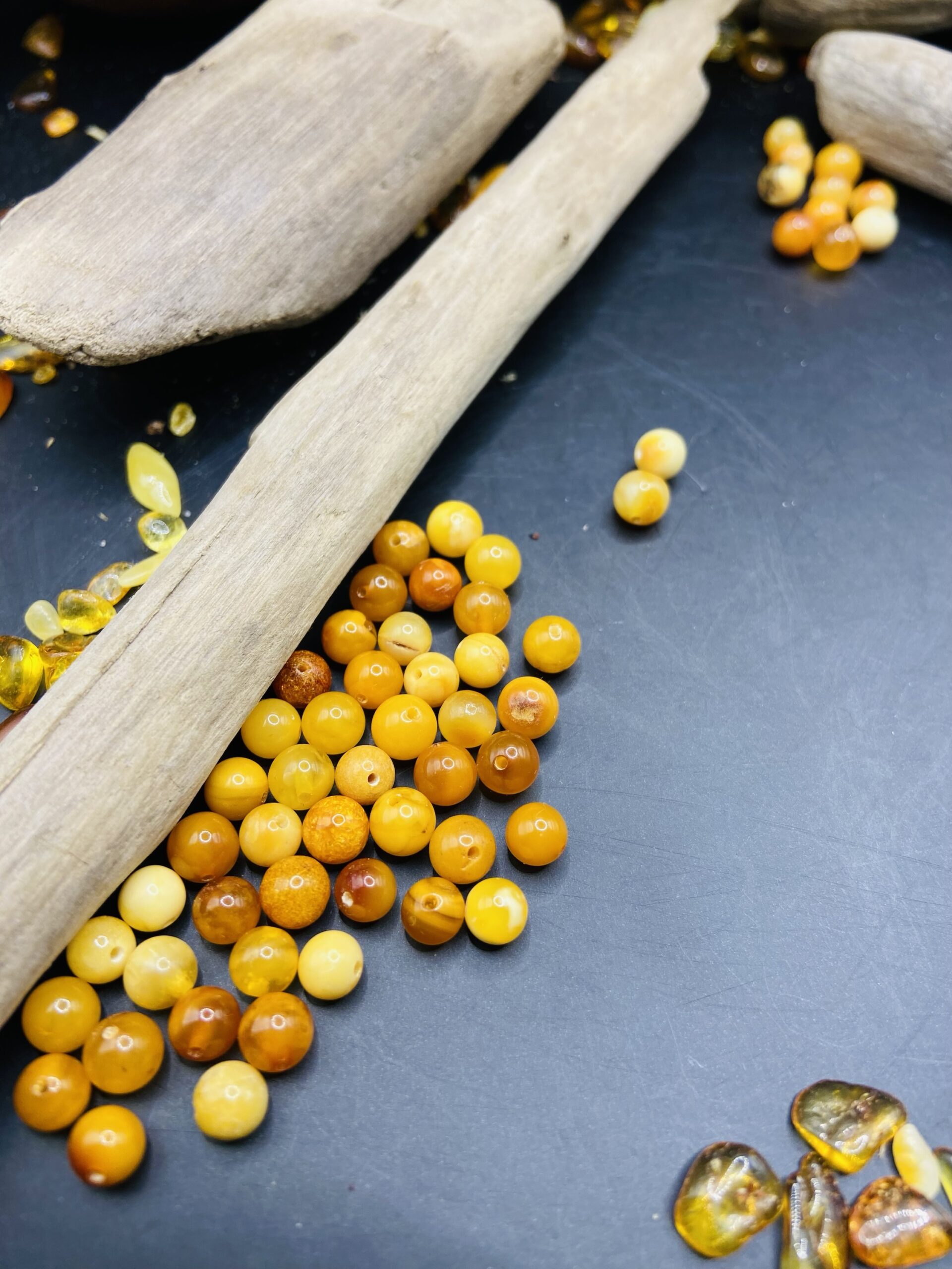 5mm Uguns krāsas dzintara apaļās pērlītes